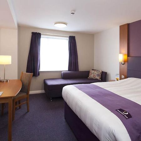 Premier Inn Inverness Centre - River Ness Exteriör bild