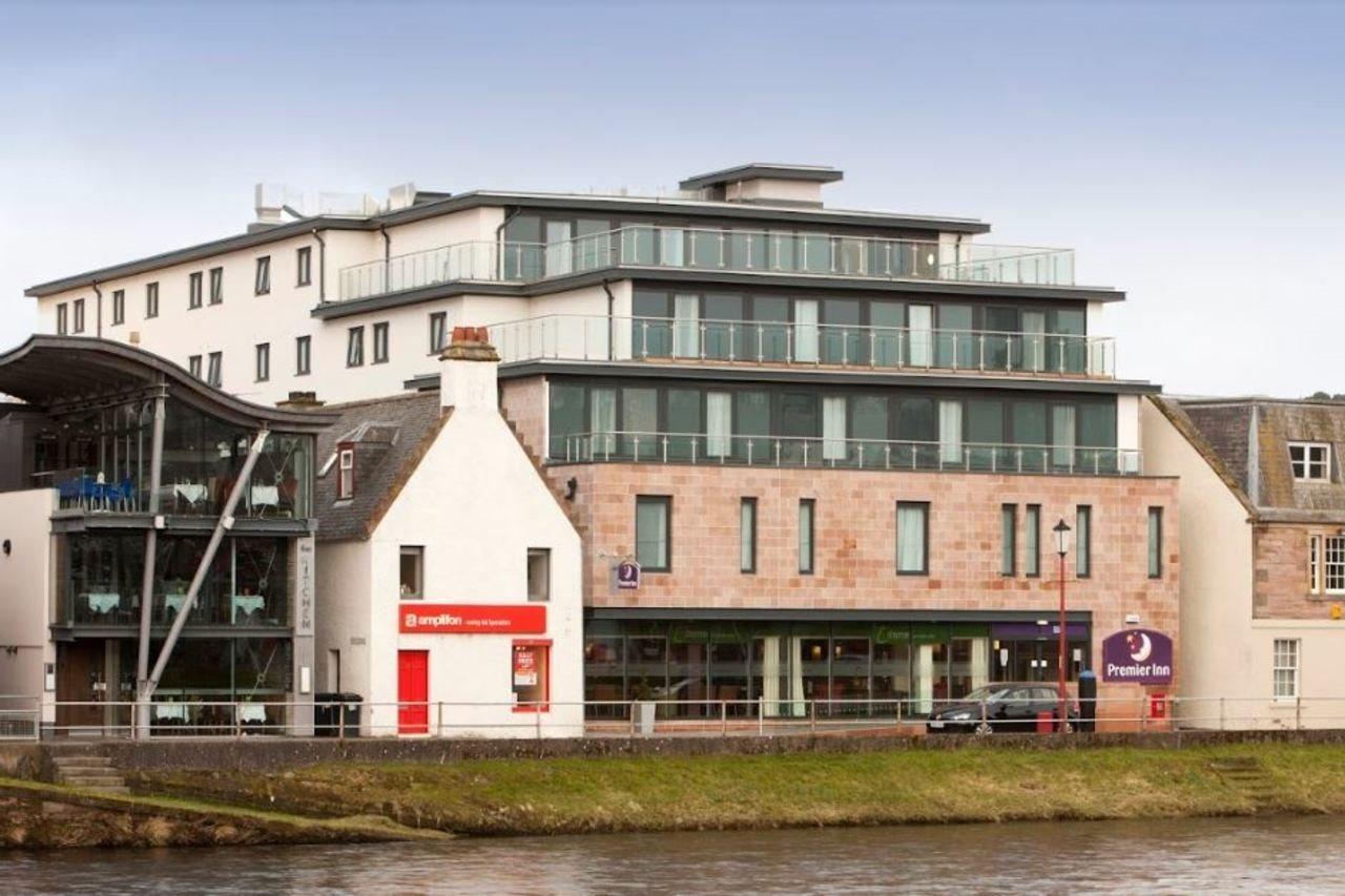 Premier Inn Inverness Centre - River Ness Exteriör bild