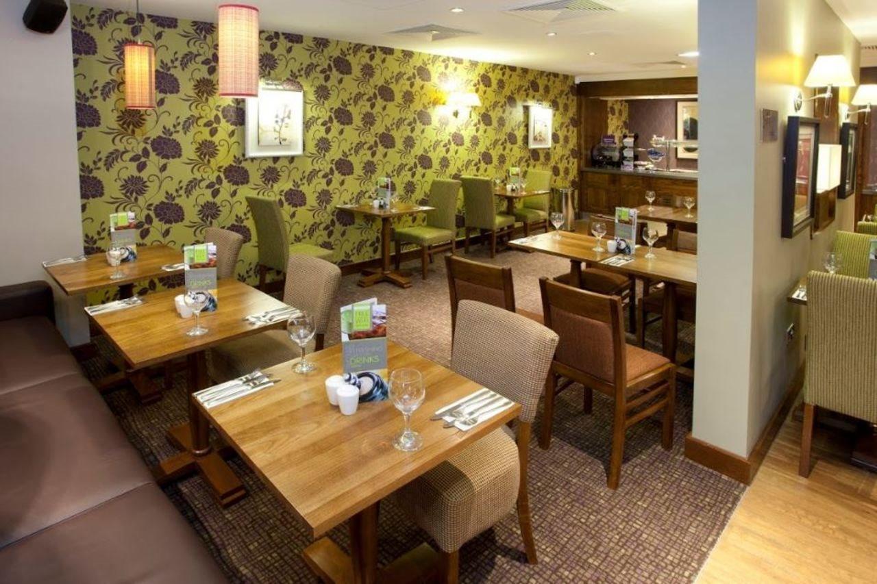 Premier Inn Inverness Centre - River Ness Exteriör bild