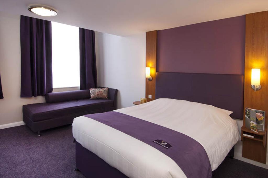 Premier Inn Inverness Centre - River Ness Rum bild