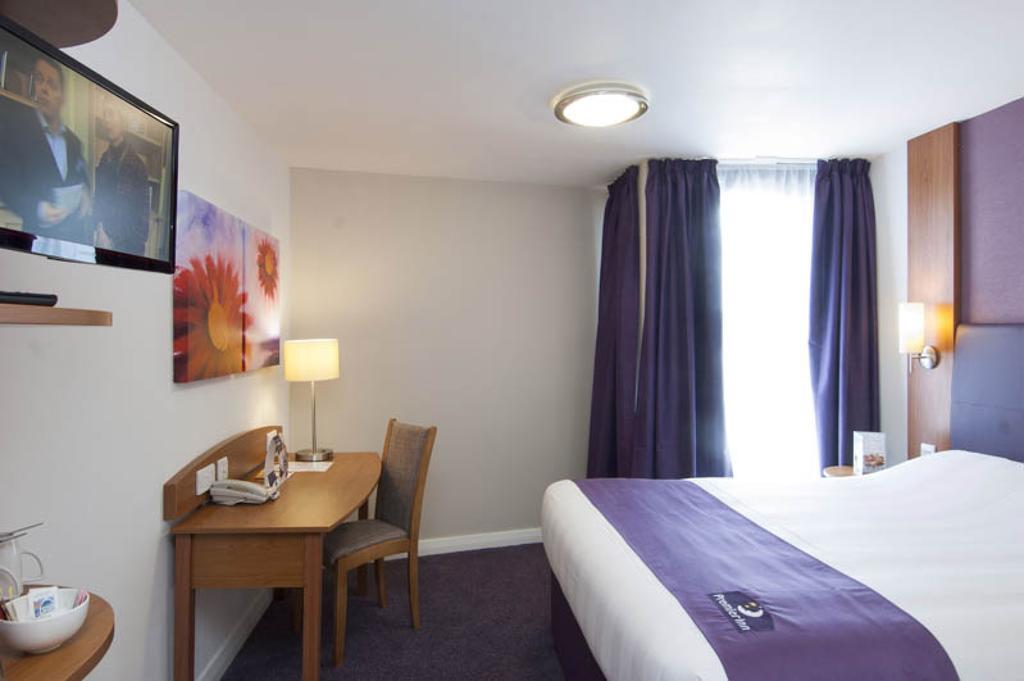 Premier Inn Inverness Centre - River Ness Rum bild