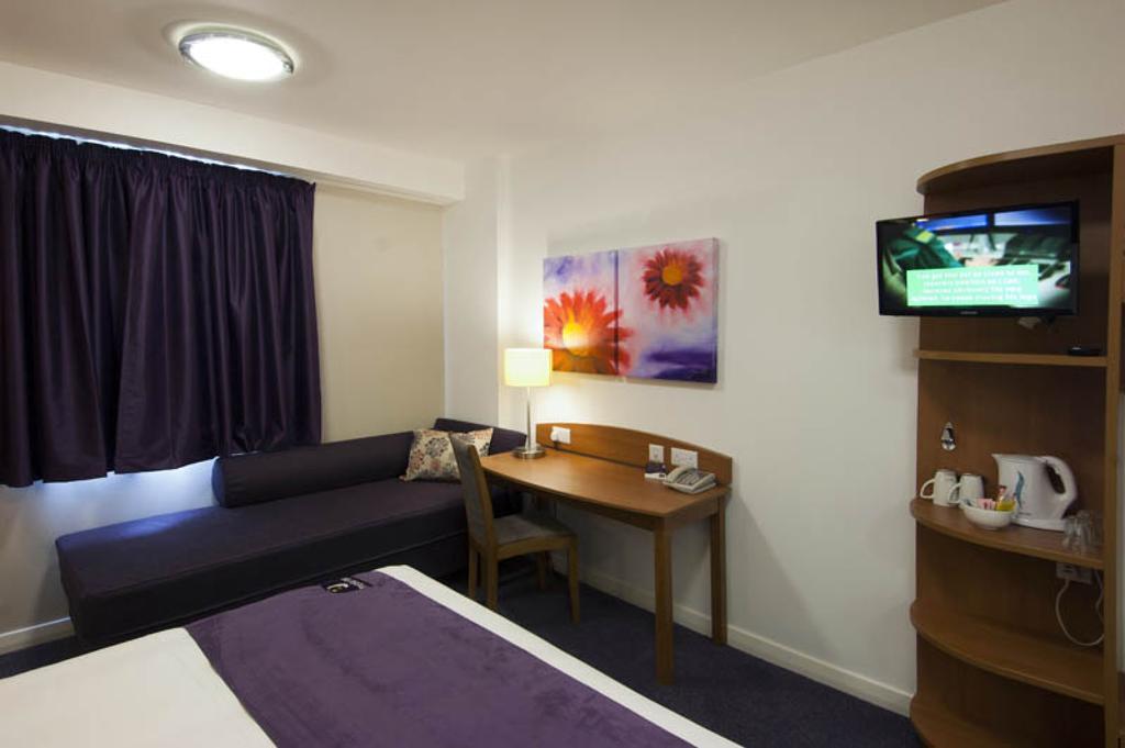 Premier Inn Inverness Centre - River Ness Rum bild