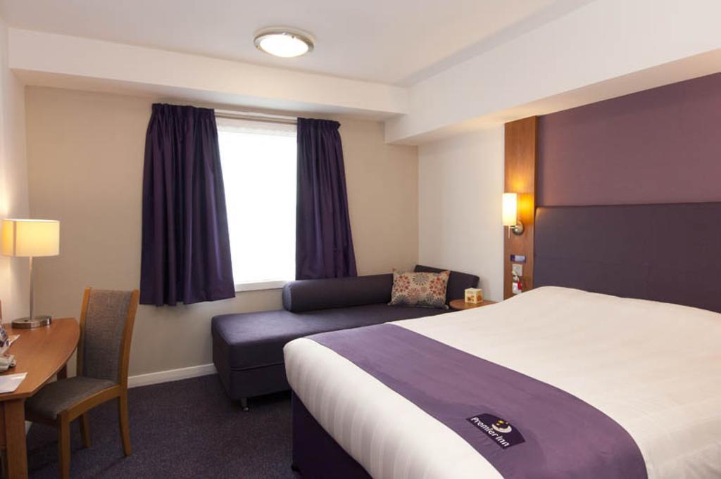 Premier Inn Inverness Centre - River Ness Exteriör bild
