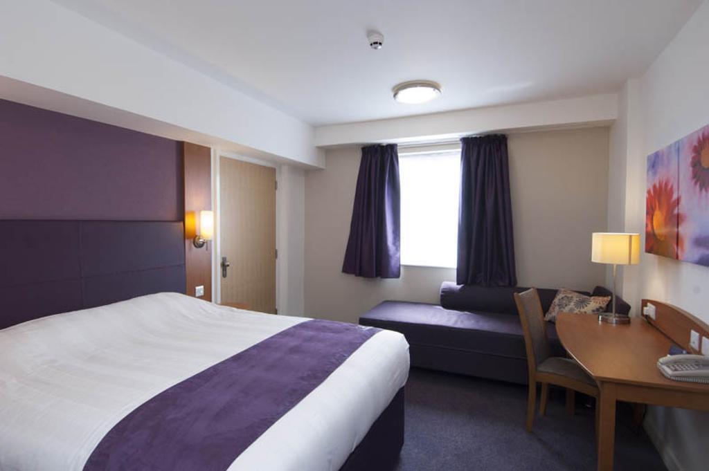 Premier Inn Inverness Centre - River Ness Exteriör bild