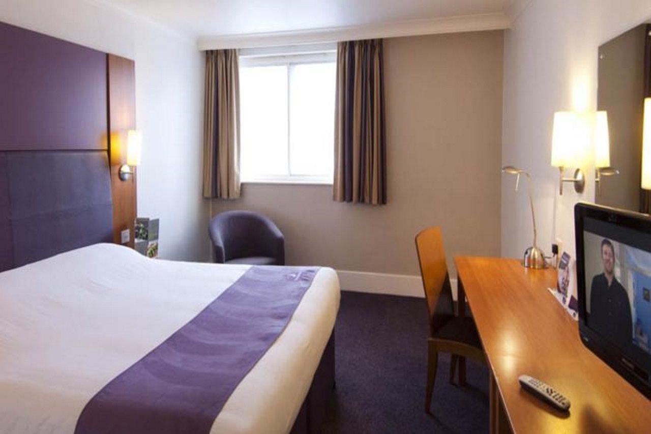 Premier Inn Inverness Centre - River Ness Exteriör bild
